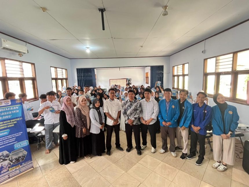 Foto bersama mahasiswa Universitas Pamulang dan siswa SMK Mulia Hati Insani Lebak setelah acara sosialisasi Internet of Things (IoT)